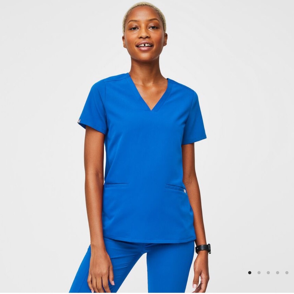 Figs scrub top